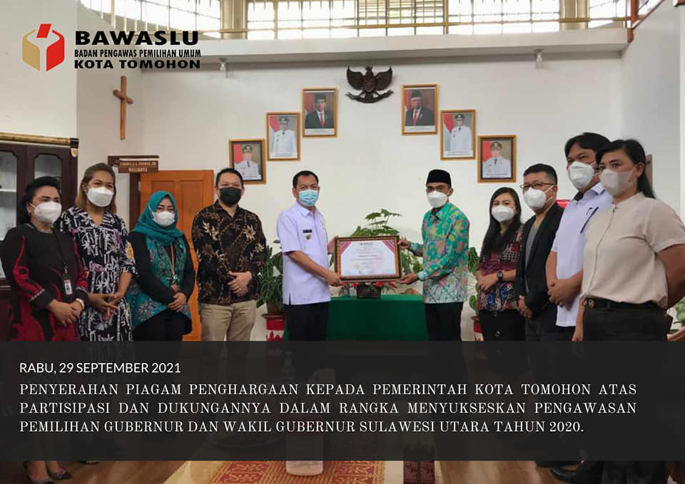 Bawaslu Sulut Berikan Piagam Penghargaan Kepada Pemkot Tomohon