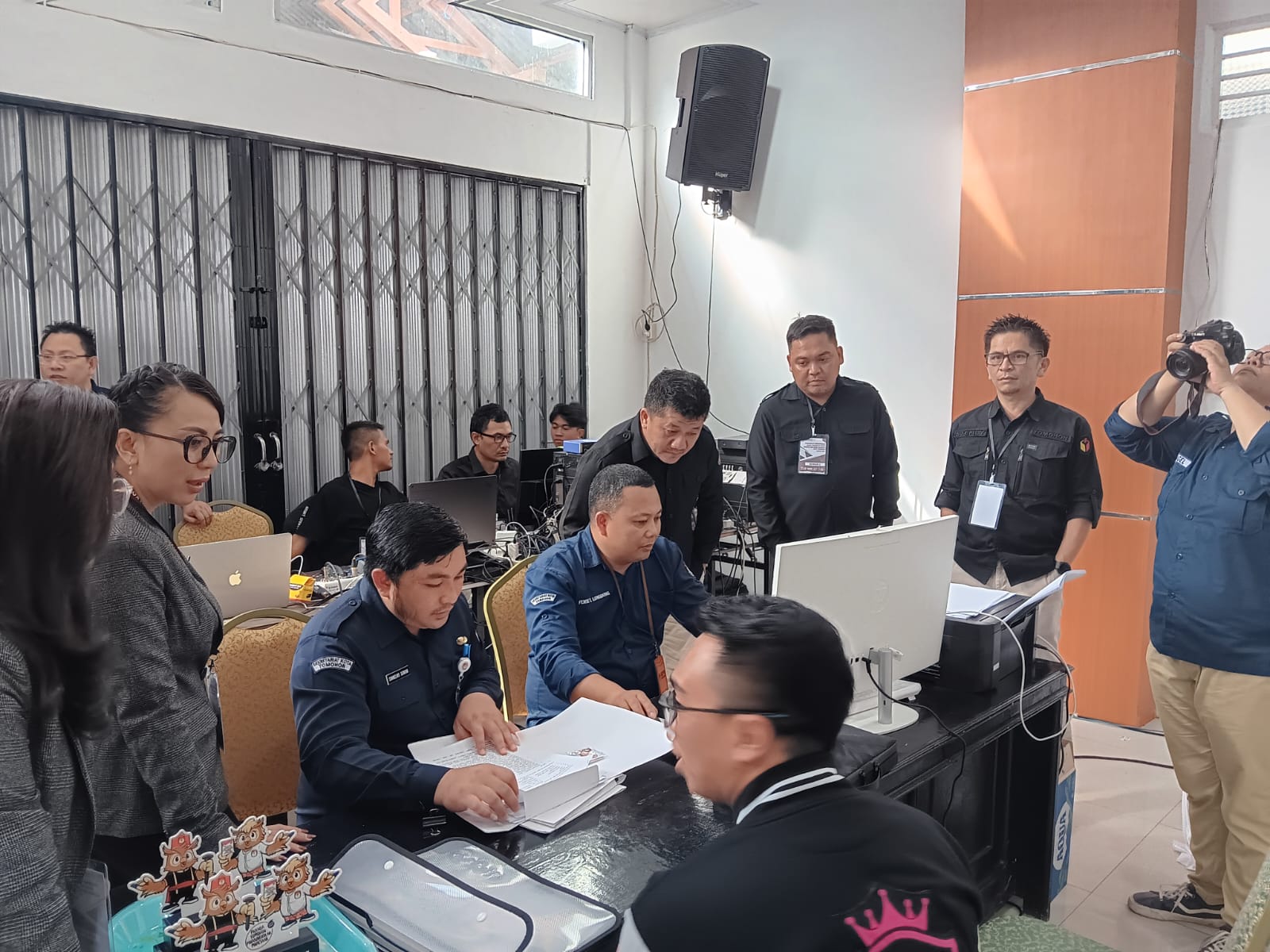 Pengawasan Pendaftaran Bapaslon Hari Pertama